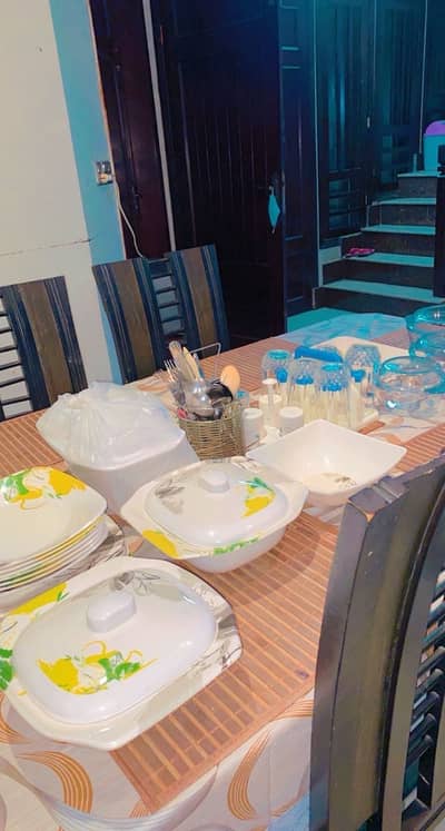 Beautiful dining table and chair (6)