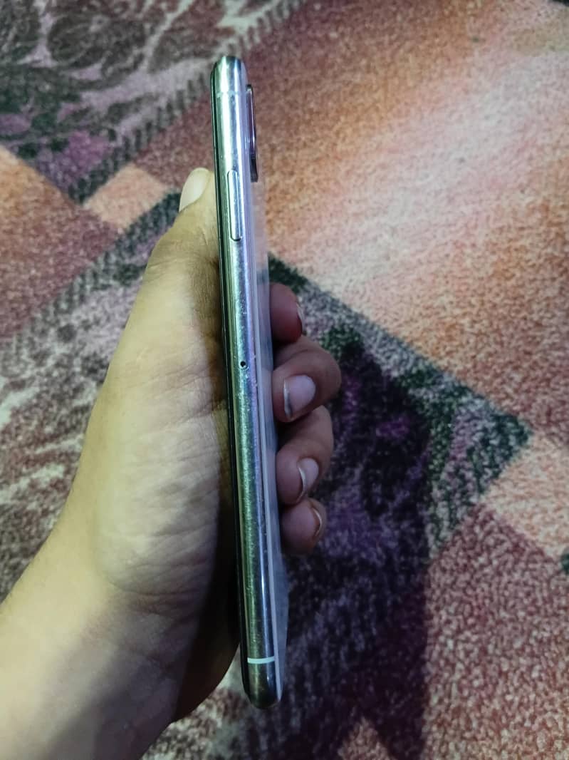 Apple iPhone XS Max 2