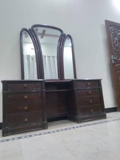 Dressing Table | شیشم کی لکڑی کا بنا ہوا