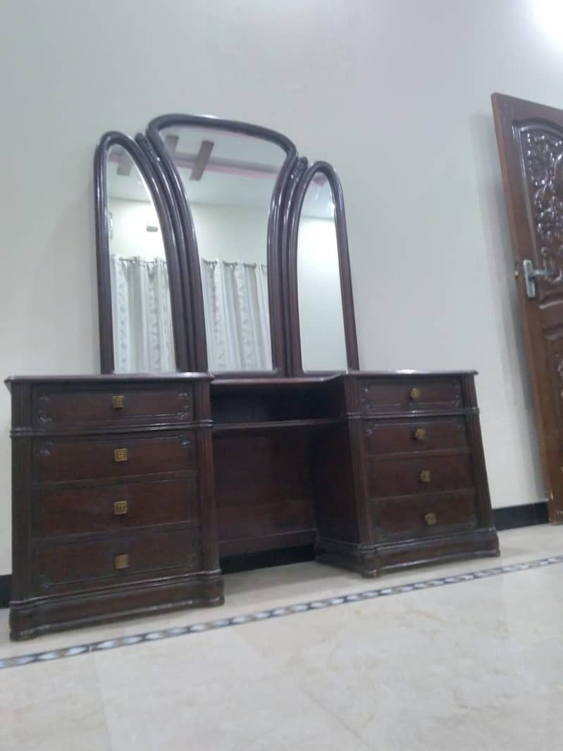 Dressing Table | شیشم کی لکڑی کا بنا ہوا 0