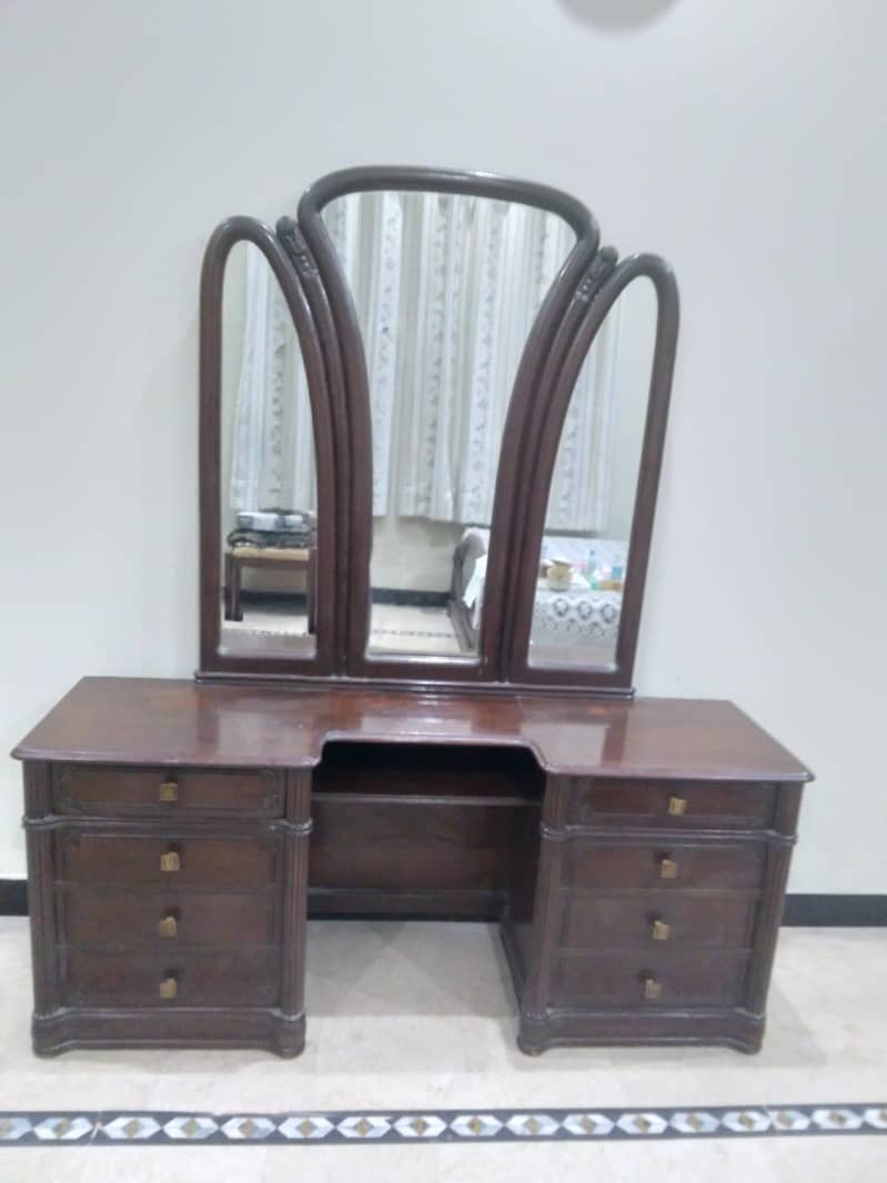 Dressing Table | شیشم کی لکڑی کا بنا ہوا 1