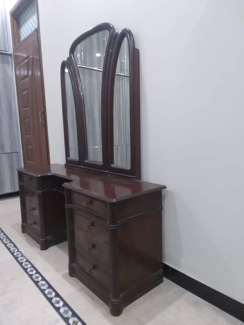 Dressing Table | شیشم کی لکڑی کا بنا ہوا 3