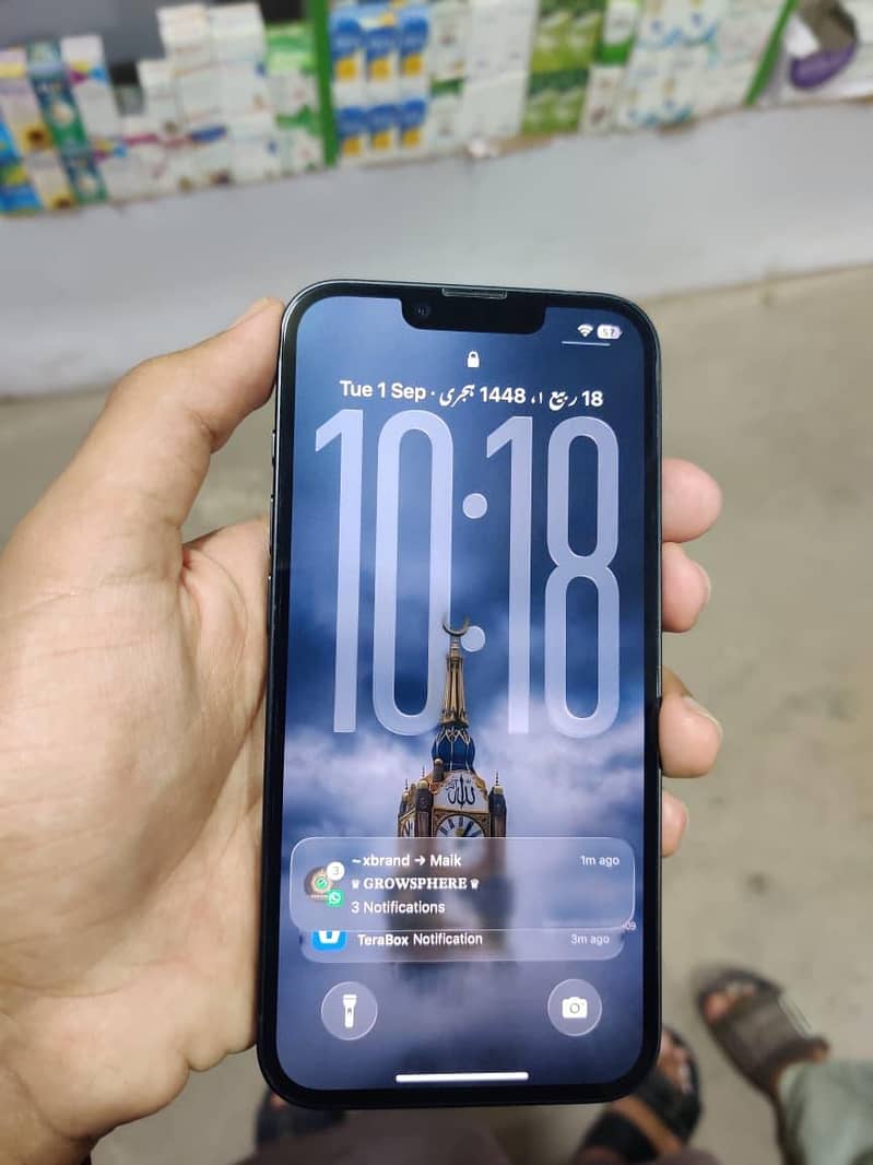 Apple iPhone 16e 6