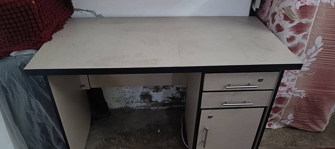 Study table and chair 0