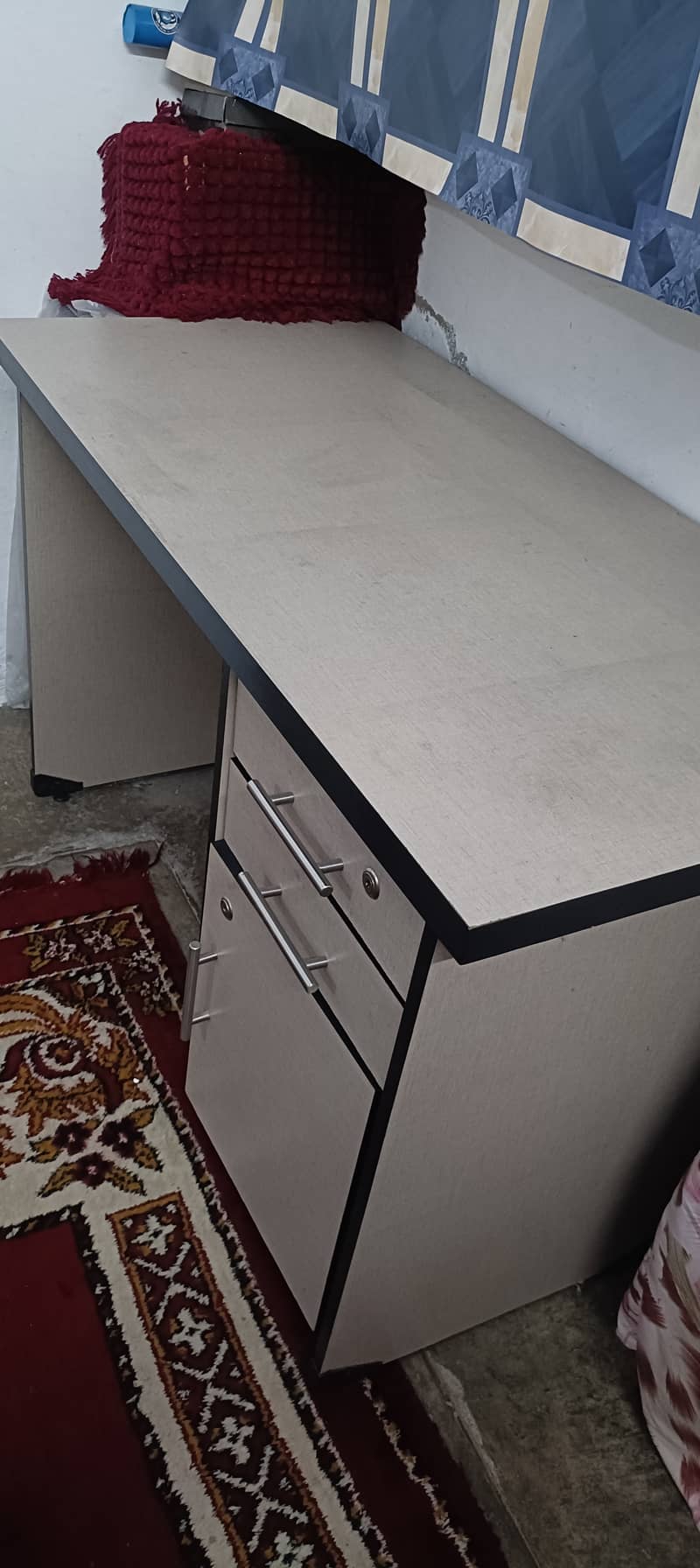 Study table and chair 4