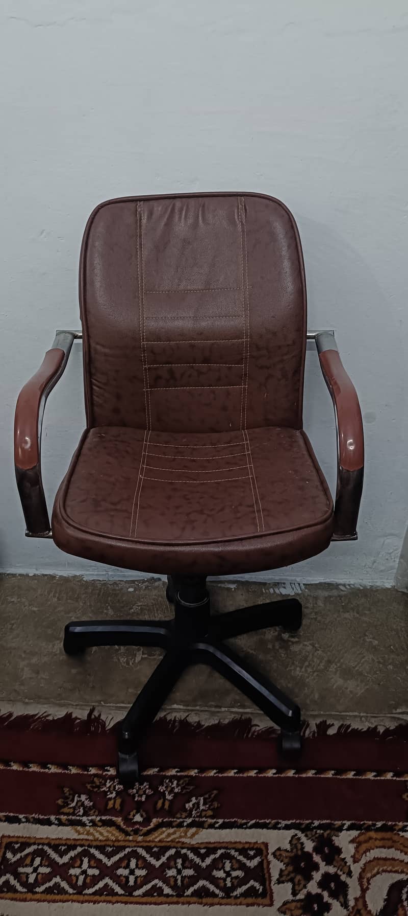 Study table and chair 8