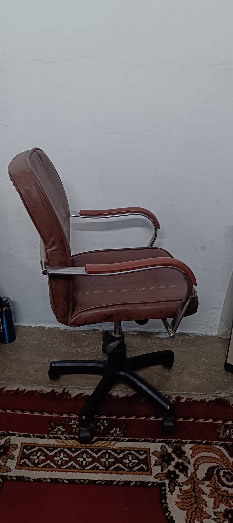 Study table and chair 10
