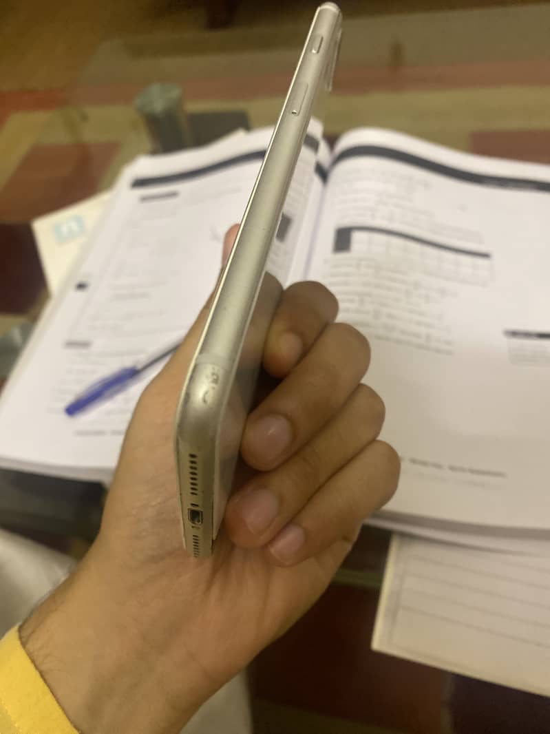 Apple iPhone 8 Plus 2