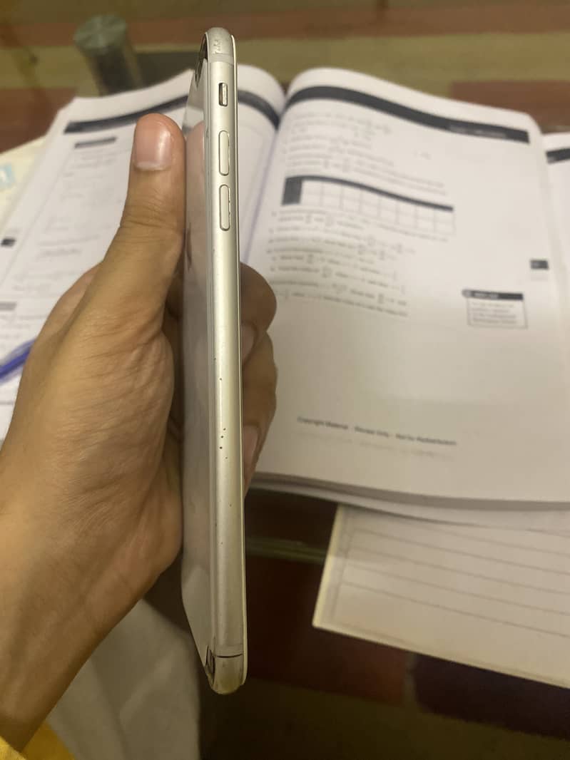Apple iPhone 8 Plus 3