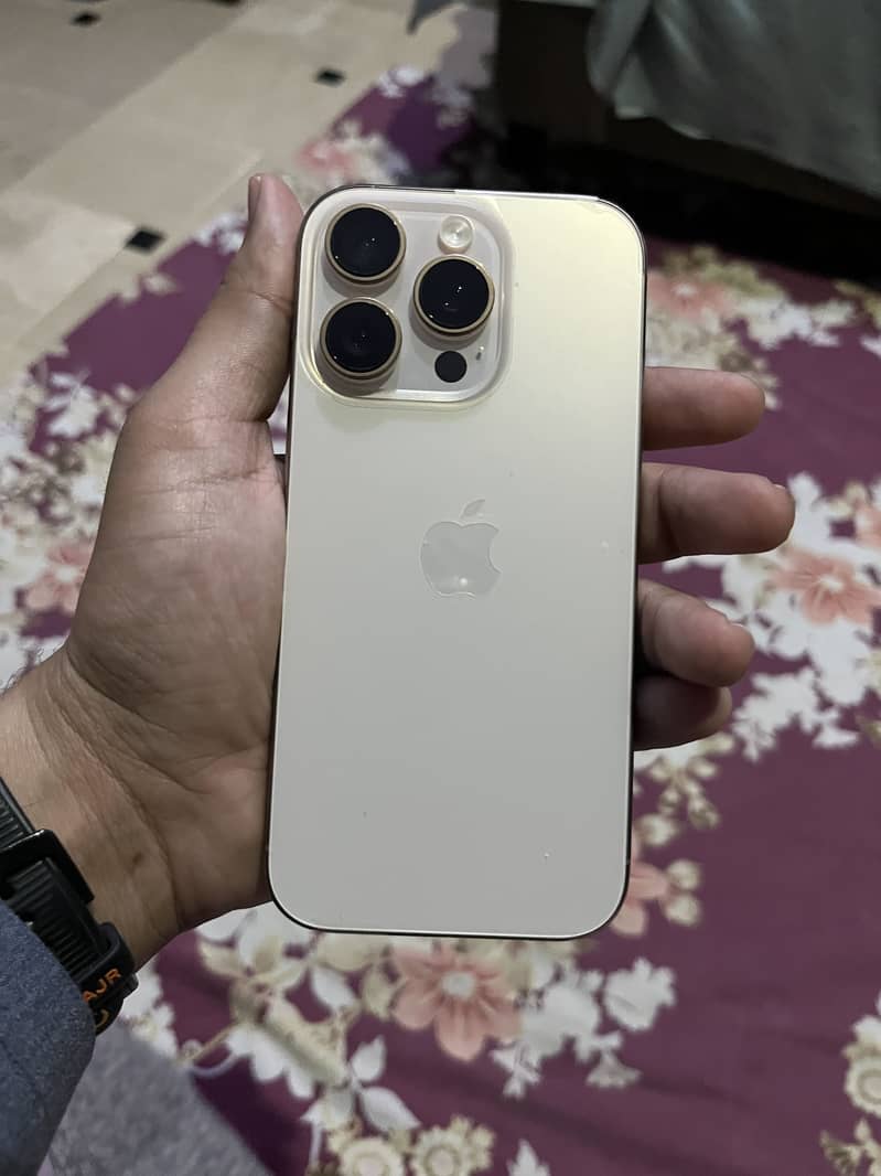 Apple iPhone 16 Pro 3