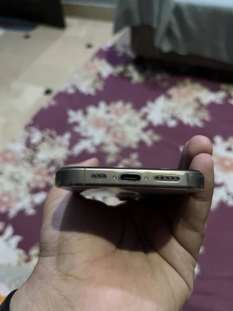 Apple iPhone 16 Pro 5