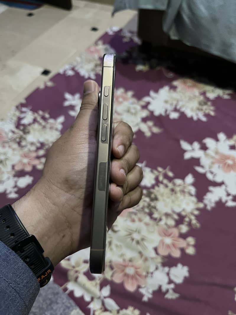 Apple iPhone 16 Pro 6