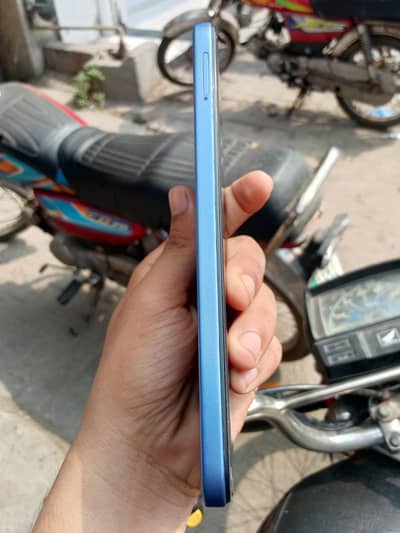 Infinix Hot 4