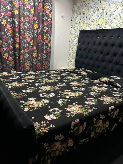 King wood plus velvet bed