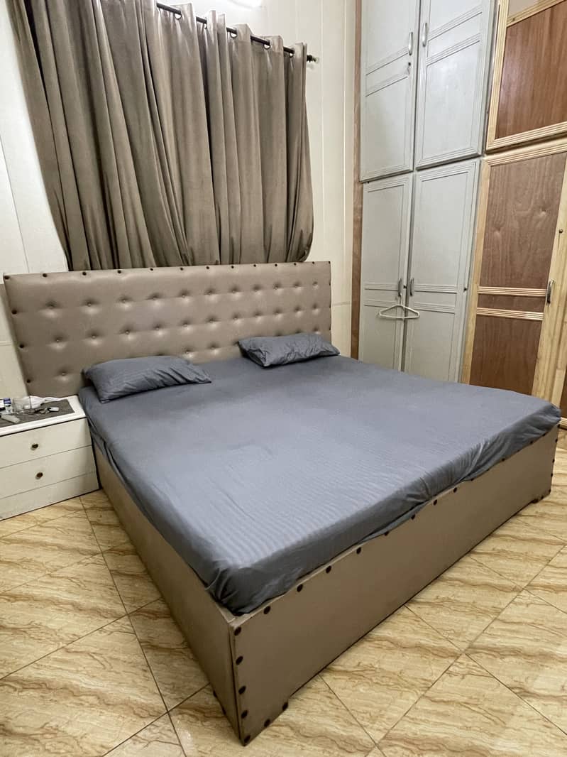 Leather bed 3