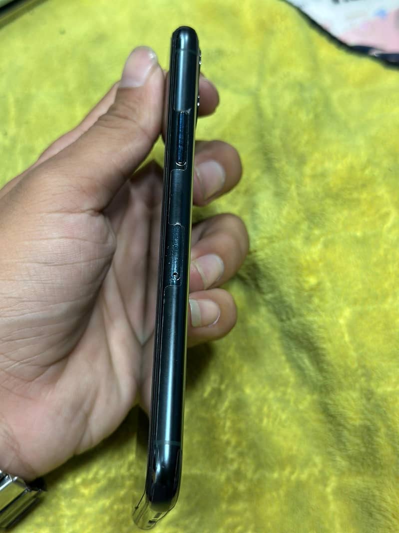 Apple iPhone 11 Pro 2