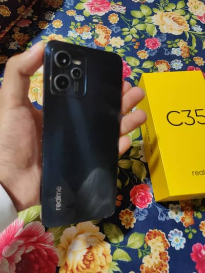 Realme C35