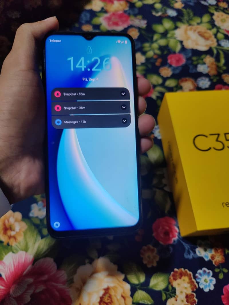 Realme C35 1