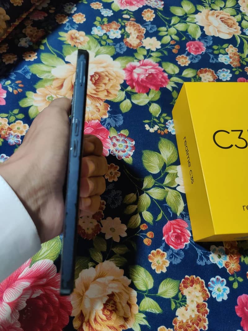 Realme C35 2