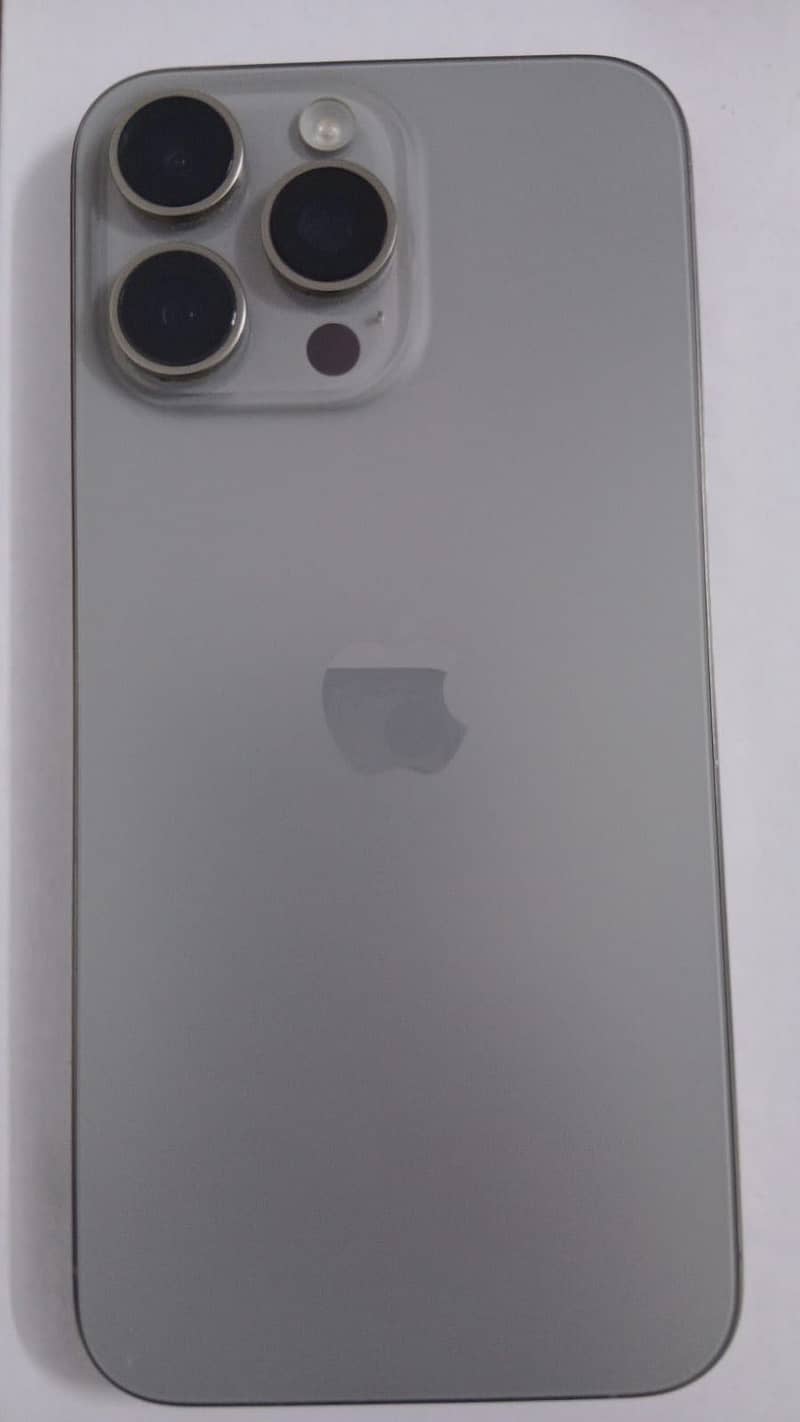 Apple iPhone 15 Pro Max 3