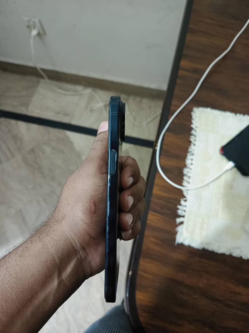 Apple iPhone 15 plus 3