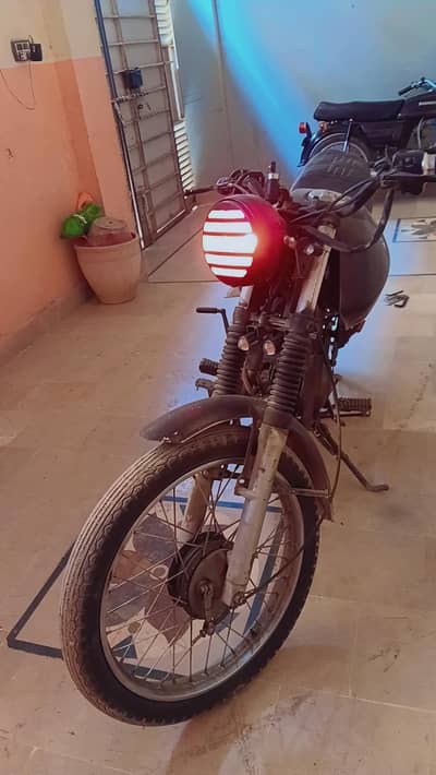 UNIQUE UD 100 CAFE RACER