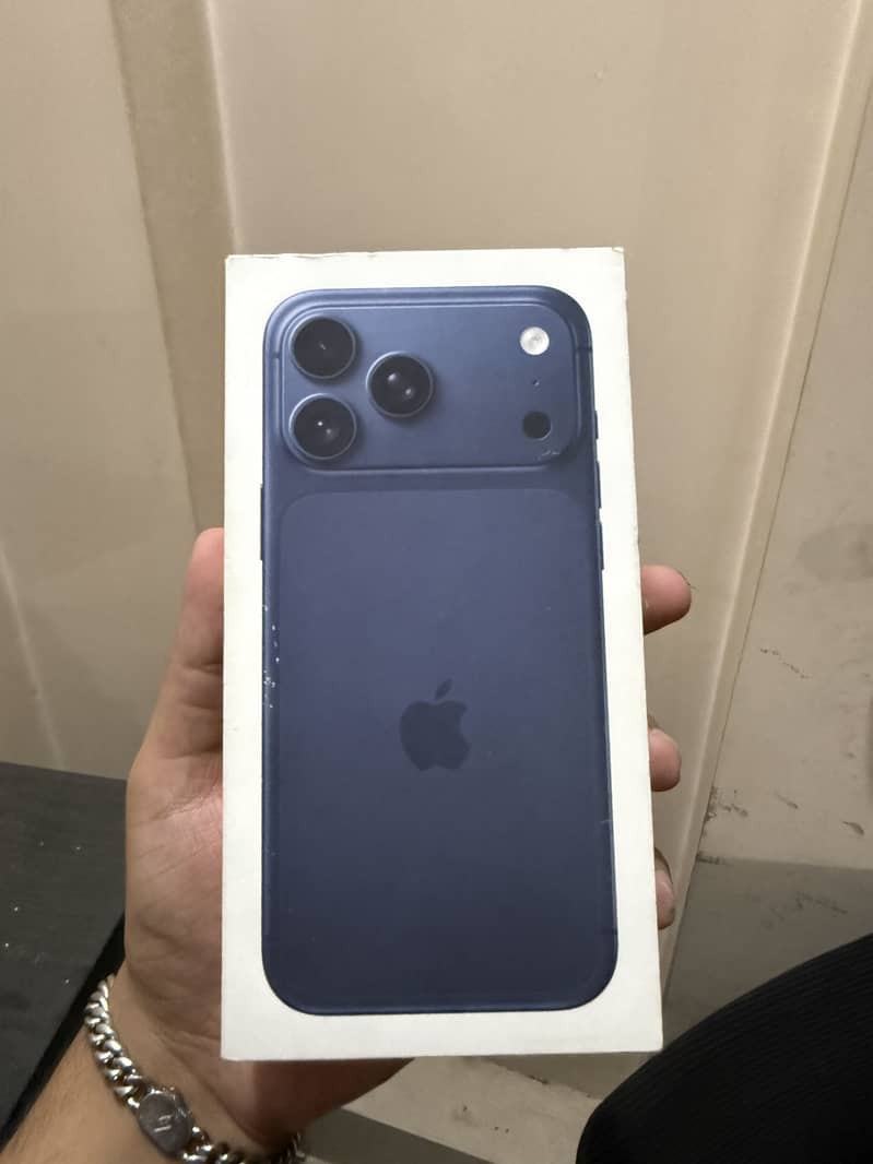 Apple iPhone 17 Pro Max 1
