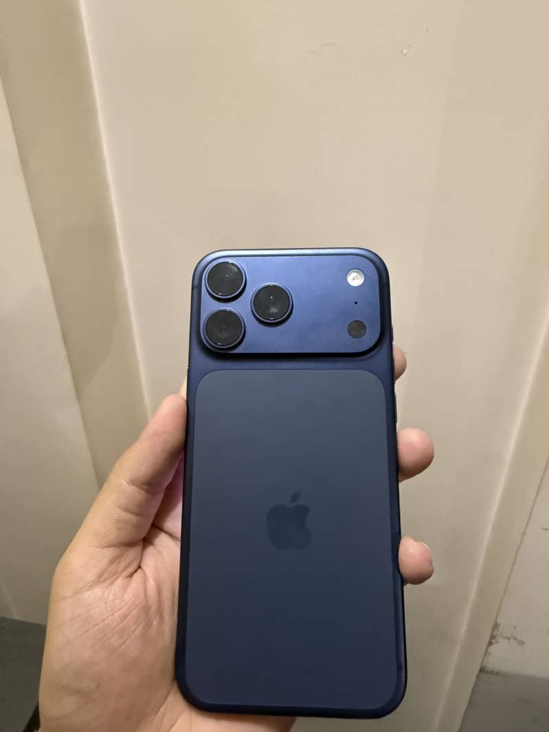 Apple iPhone 17 Pro Max 2