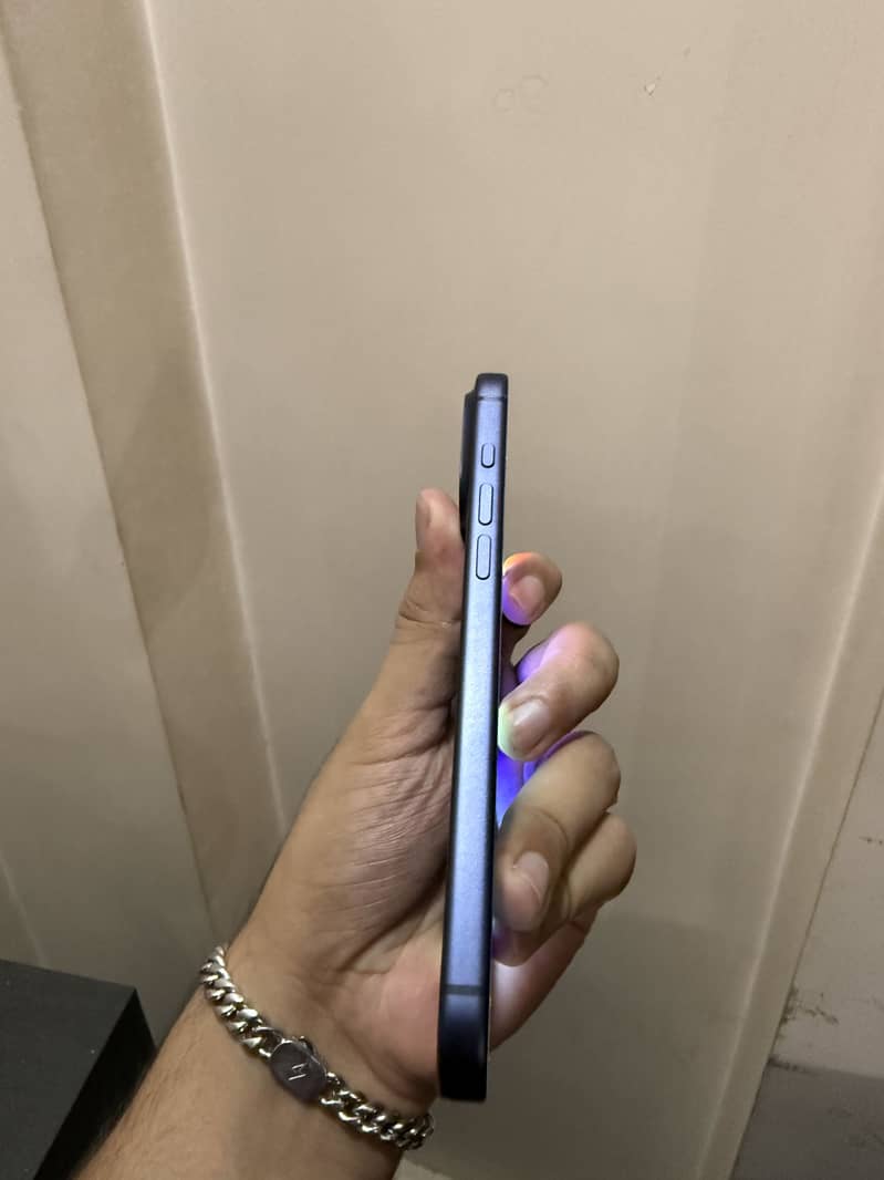 Apple iPhone 17 Pro Max 4