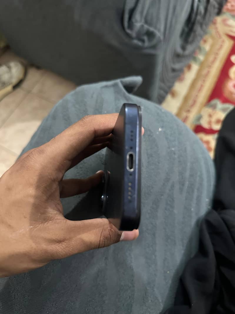 Apple iPhone 15 Pro 2
