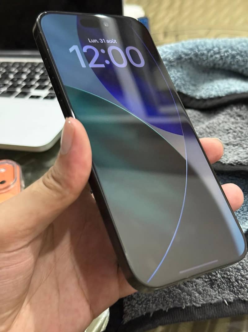 Apple iPhone 16 Pro Max 2