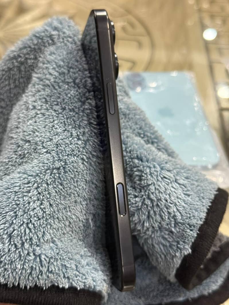 Apple iPhone 16 Pro Max 3