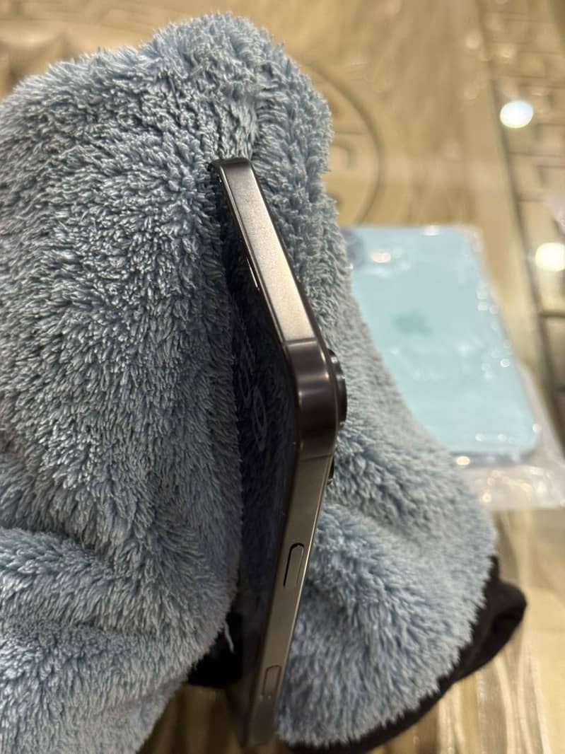 Apple iPhone 16 Pro Max 4