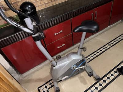 Stationary exercise bike