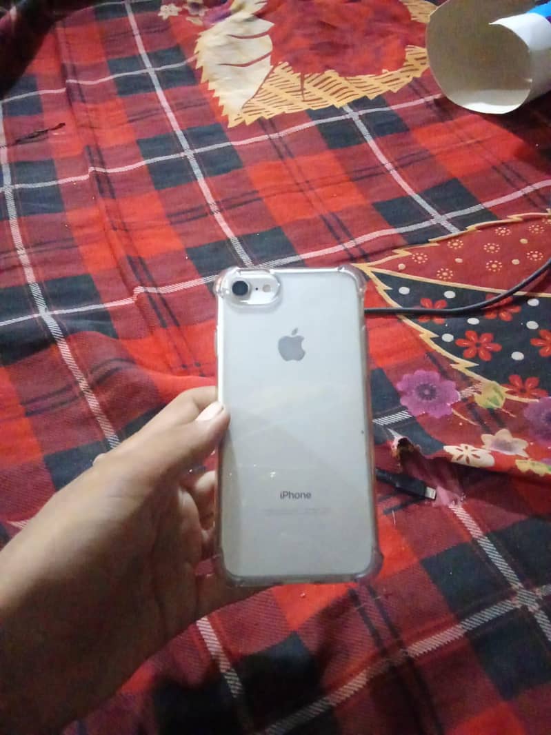 Apple iPhone 7 1