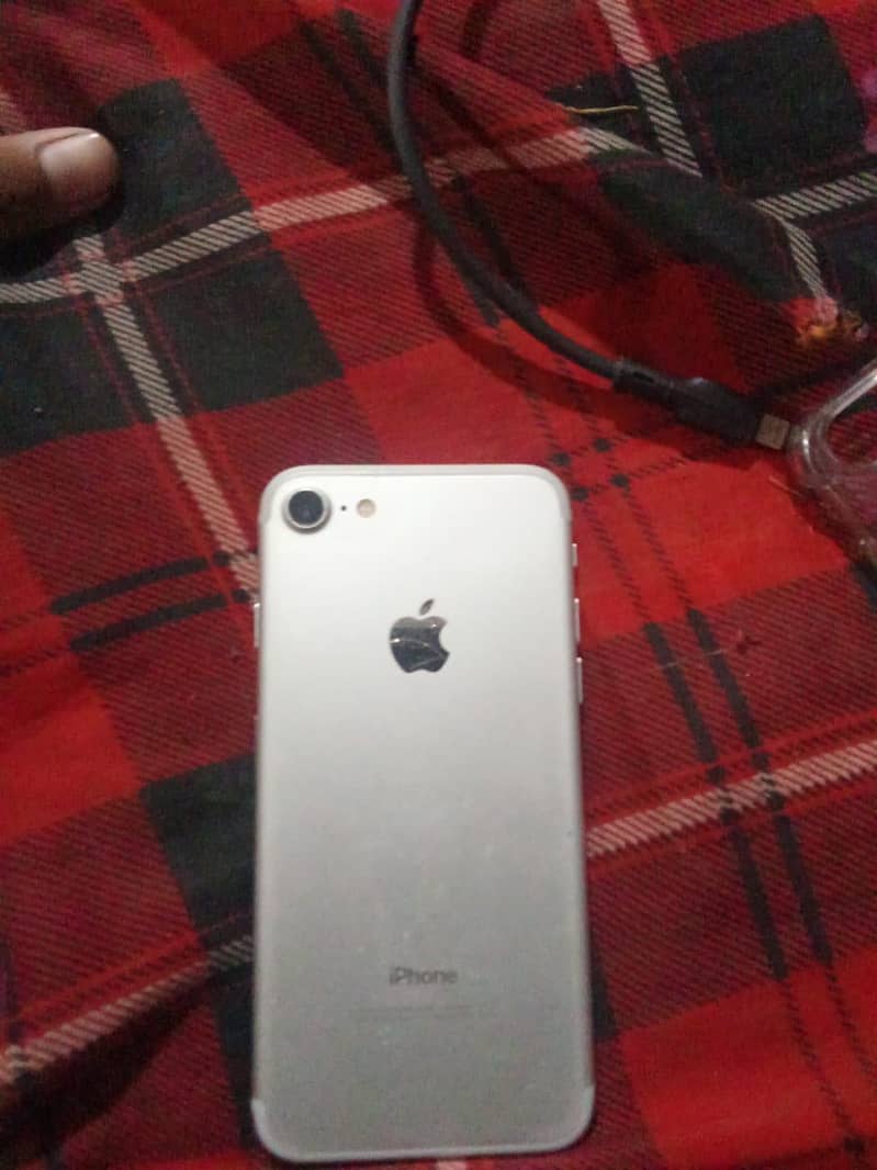 Apple iPhone 7 3