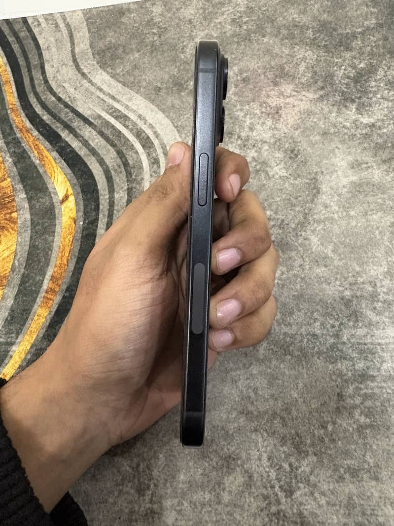 Apple iPhone 15 JV 1