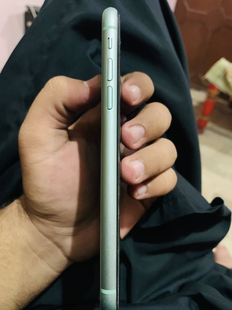 iPhone 11 3