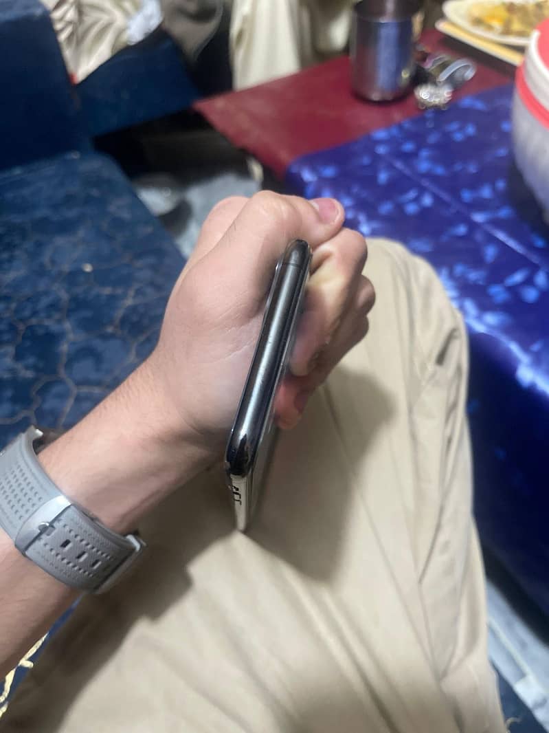 Apple iPhone 11 Pro Max 2