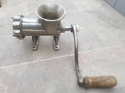 Manual beaf Mincing machine(Only once used) ھاتھ سےگوشت کا قیمہ بنانے