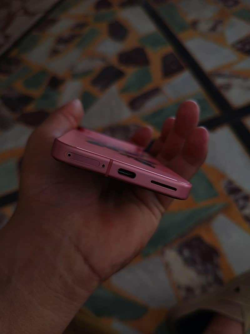 Google Pixel 9 5