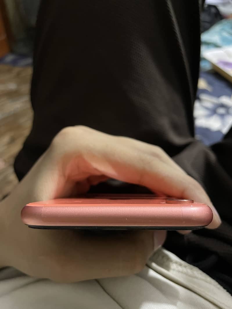 Apple iPhone XR 4