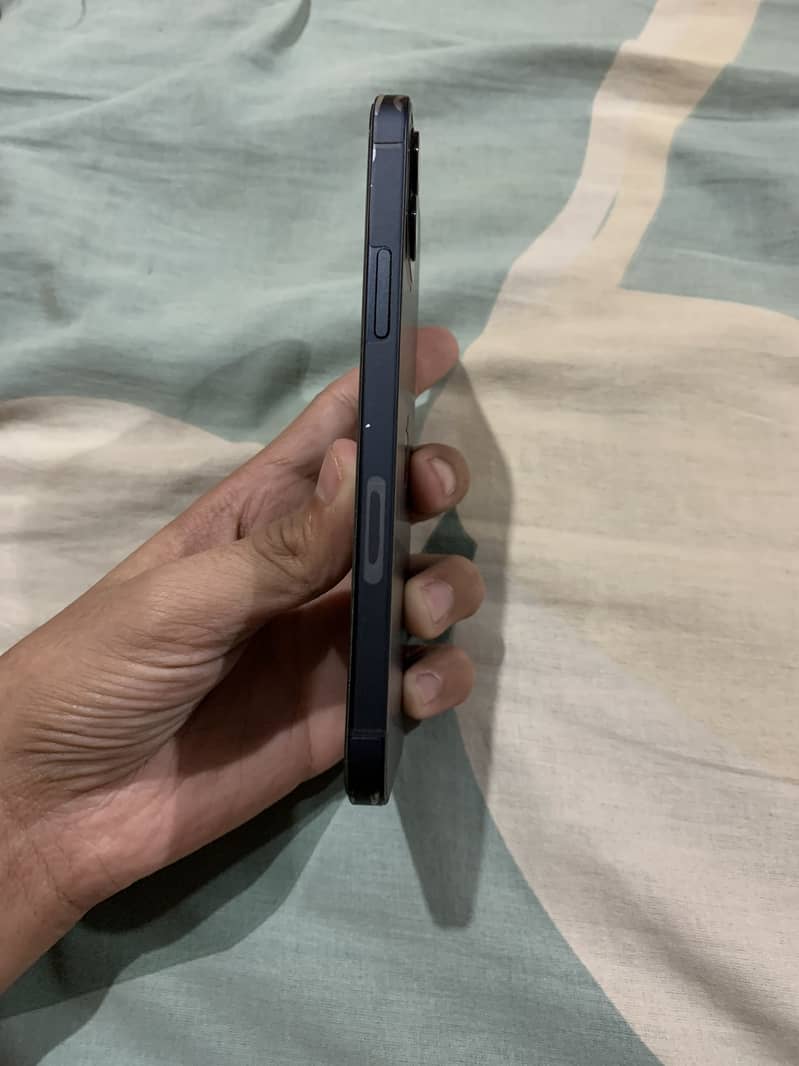 Apple iPhone 12 1