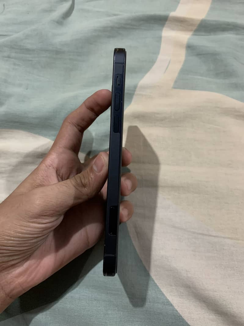 Apple iPhone 12 3