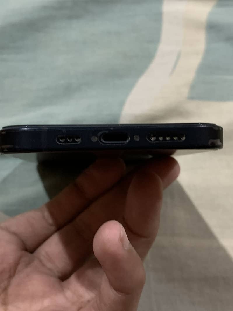 Apple iPhone 12 6