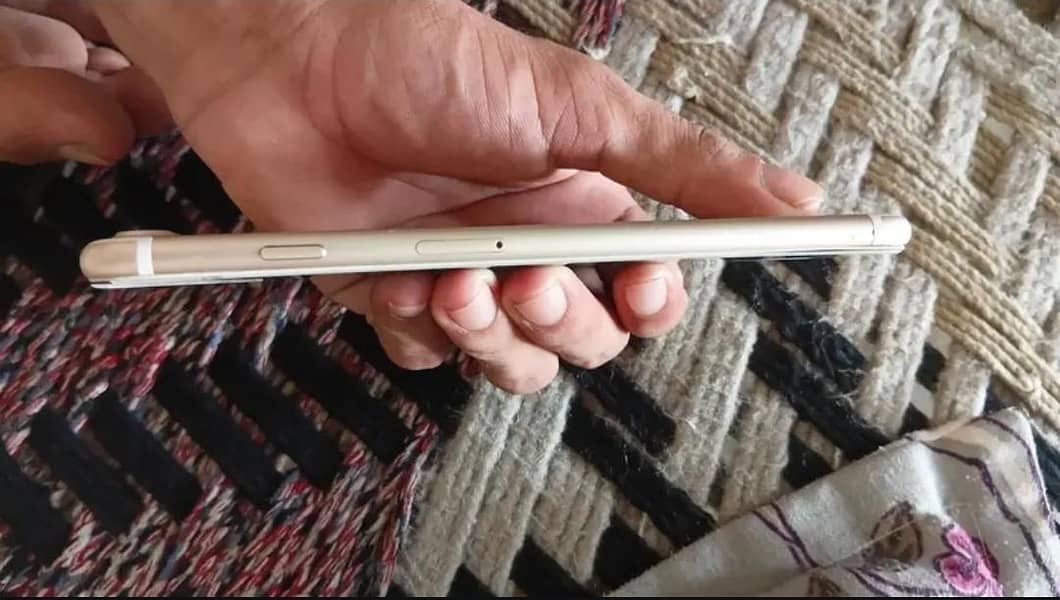 Apple iPhone 7 Plus 2