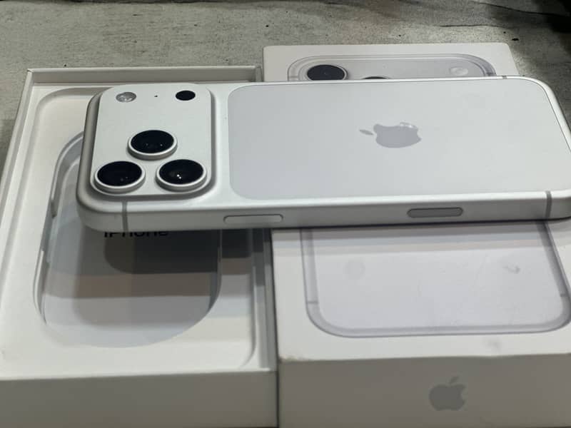 Apple iPhone 17 Pro Max 2
