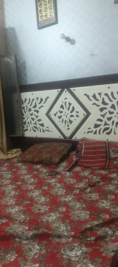 luxury bed with dressing even its side rail is haviar than theotherbed