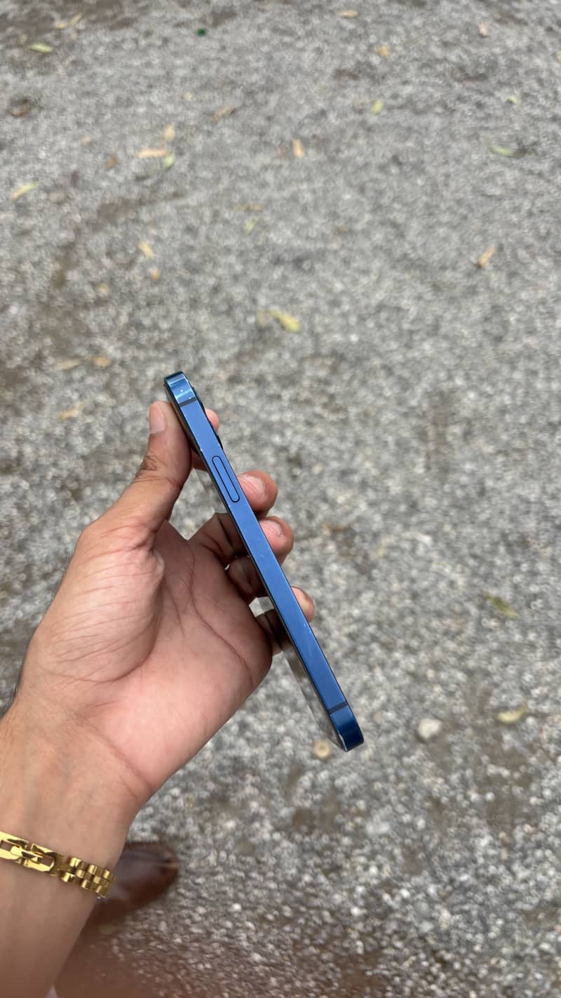 Apple iPhone 12 3