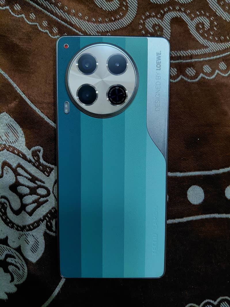 Tecno CAMON 30 1